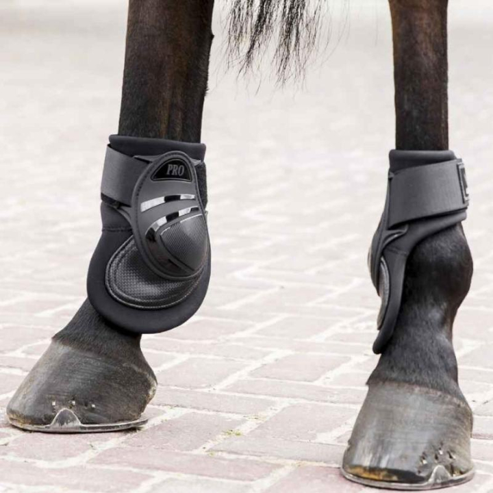 Stryksokker med kappe Carbon V22 Svart i gruppen Hesteutstyr / Belegg & Bandasjer / Bakbeinsbelegg hos Equinest (334815Sv_r)