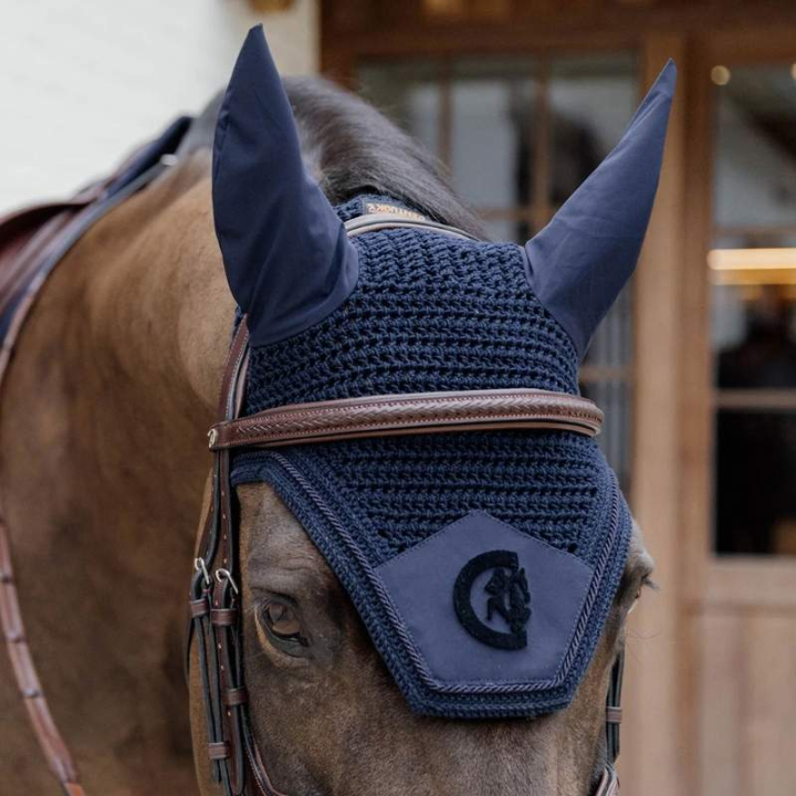 Ørehette Wellington 3D Logo Marineblå i gruppen Hesteutstyr / Ørehetter hos Equinest (4265701NA)