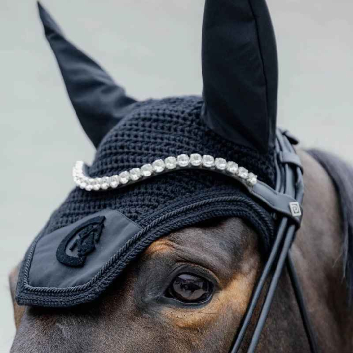 Ørehette Wellington 3D Logo Soundless Svart i gruppen Hesteutstyr / Ørehetter hos Equinest (4265801BA)