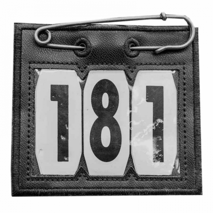 Nummerlapp PVC Safety Pin Svart i gruppen Hesteutstyr / Tilbehør / Nummerlapper hos Equinest (42682013BA)
