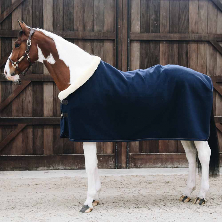 Stevnedekken Heavy Fleece Marineblå i gruppen Hestedekken / Fleecedekken hos Equinest (52148Ma_r)