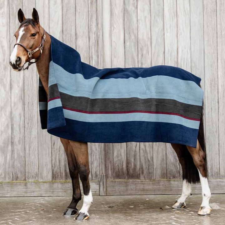 Fleeceteppe Heavy Square Stripes Marineblå i gruppen Hestedekken / Fleecedekken hos Equinest (52172Ma_r)