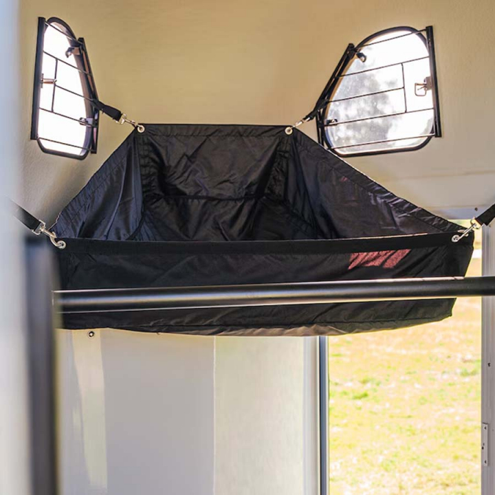 Høysekk HS trekantsmodell Svart i gruppen Stall & Paddock / Stallutstyr / Høynett & Høyposer hos Equinest (603672BA)