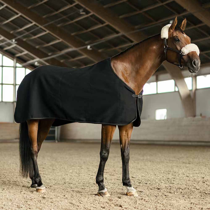 Ulldekken HS Vilma Svart i gruppen Hestedekken / Konkurranse- & Transportdekken hos Equinest (603783BA_r)