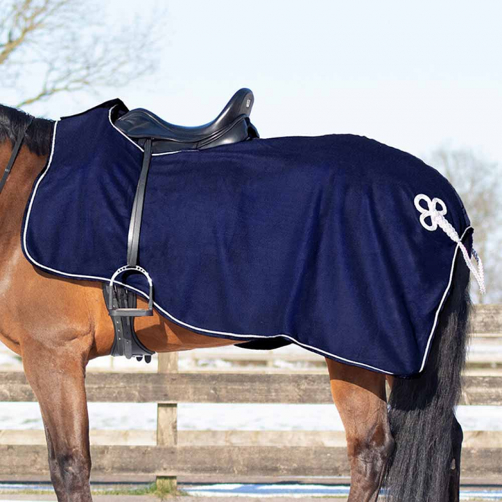 Skrittedekken Ornament Fleece Marineblå/Sølv i gruppen Hestedekken / Lendedekken hos Equinest (6106NASI)