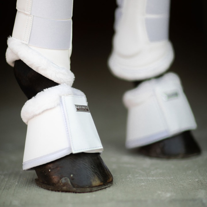 Kopper ES Faux Fur White Silver i gruppen Hesteutstyr / Belegg & Bandasjer / Kopper hos Equinest (734020643170WHSI_r)