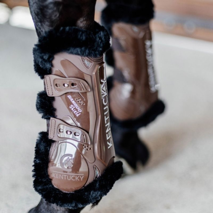 Senebeskyttere Vegan Sheepskin Bamboo Elastic Brun/Svart i gruppen Hesteutstyr / Belegg & Bandasjer / Sprangbelegg hos Equinest (88102BRBA_r)