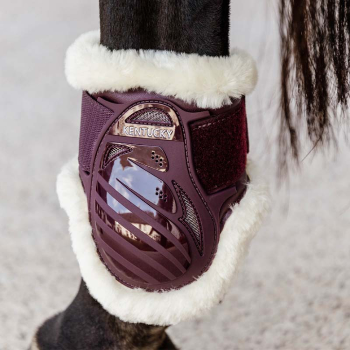 Stryksokker Young Vegan Sheepskin Vinrød i gruppen Hesteutstyr / Belegg & Bandasjer / Bakbeinsbelegg hos Equinest (88205WN_r)