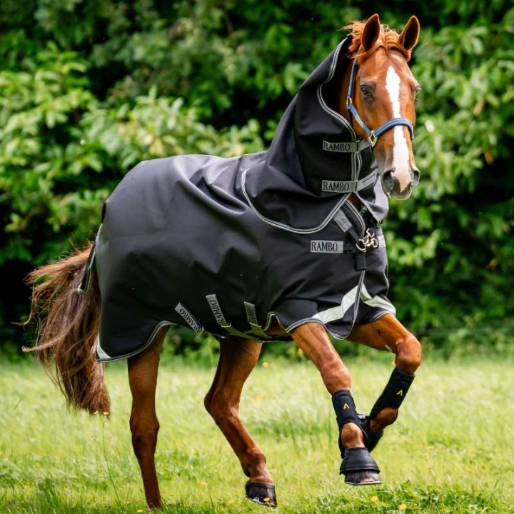 Regndekken Rambo Supreme Plus 1680D 50g Svart/Grå i gruppen Hestedekken / Utedekken / Regndekken hos Equinest (AAASA1KJJBAGRSI_r)