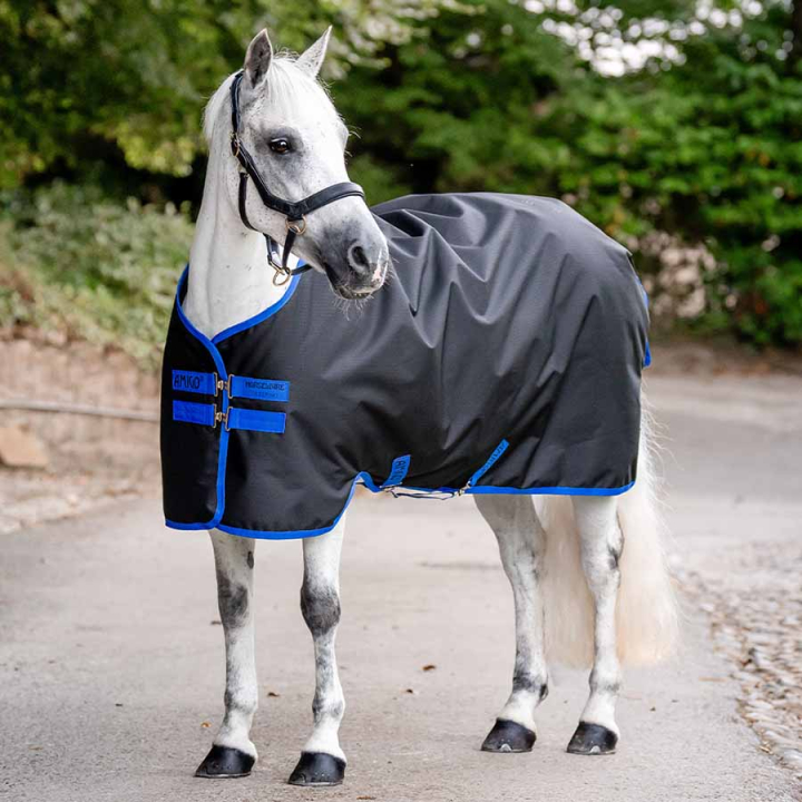 Vinterdekken Amigo Ripstop 900D 200g Svart/Blå i gruppen Hestedekken / Utedekken / Vinterdekken hos Equinest (AARAG4KDDBABL_r)