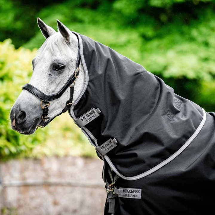 Hals Amigo Bravo 12 1200D 0g Svart/Grå i gruppen Hestedekken / Halser hos Equinest (AARN41KJIBAGR_r)