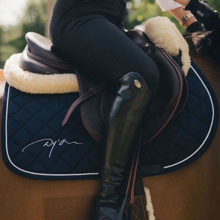 Sjabrak Diamond Marineblå i gruppen Hesteutstyr / Sjabraker / Allround & Sprangsjabraker hos Equinest (HO22KNAFNA_r)