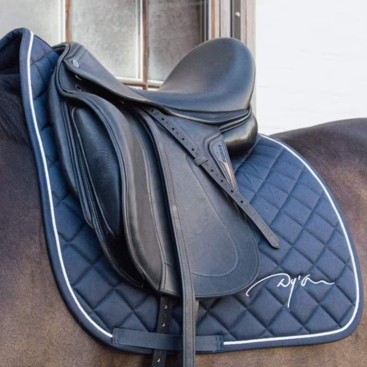 Dressursjabrak Diamond Marineblå i gruppen Hesteutstyr / Sjabraker / Dressursjabraker hos Equinest (HO22MNAFNA_r)