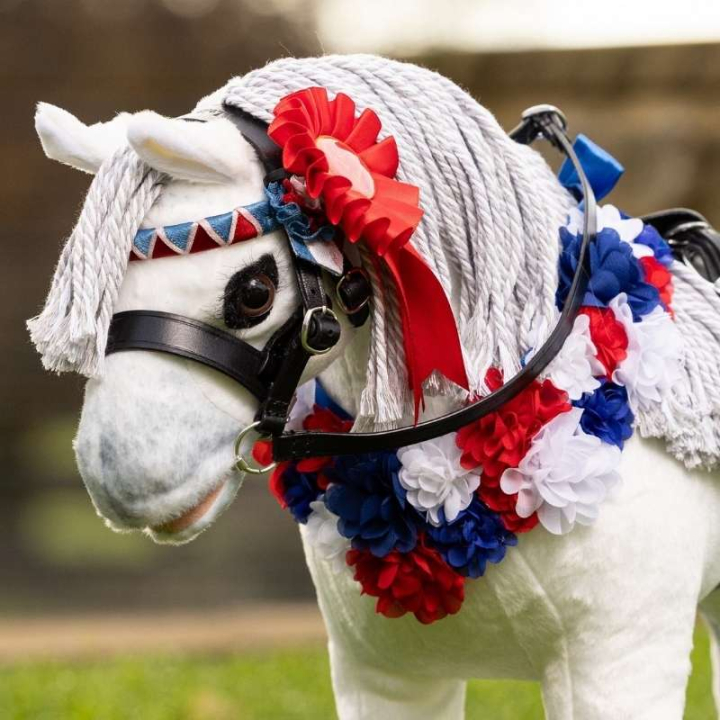 Flower Sash Toy Pony i gruppen Kjepphester & Lekehester / Utstyr til Lekehest hos Equinest (IT054460)