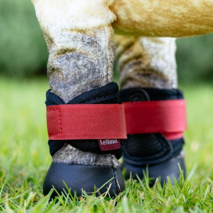 Treningsbelegg Toy Pony Grafter Svart/Rød i gruppen Kjepphester & Lekehester / Utstyr til Lekehest hos Equinest (IT077580BARE)