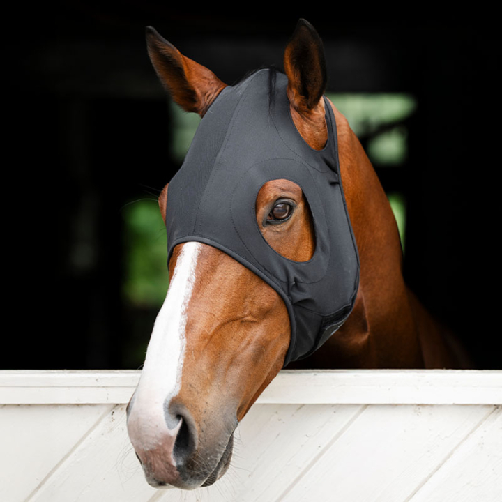 Stresshette Ionic Svart i gruppen Hesteutstyr / Stresshetter hos Equinest (TFHJCNK0BA_r)