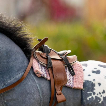 Westernsjabrak Toy Pony Lyserosa