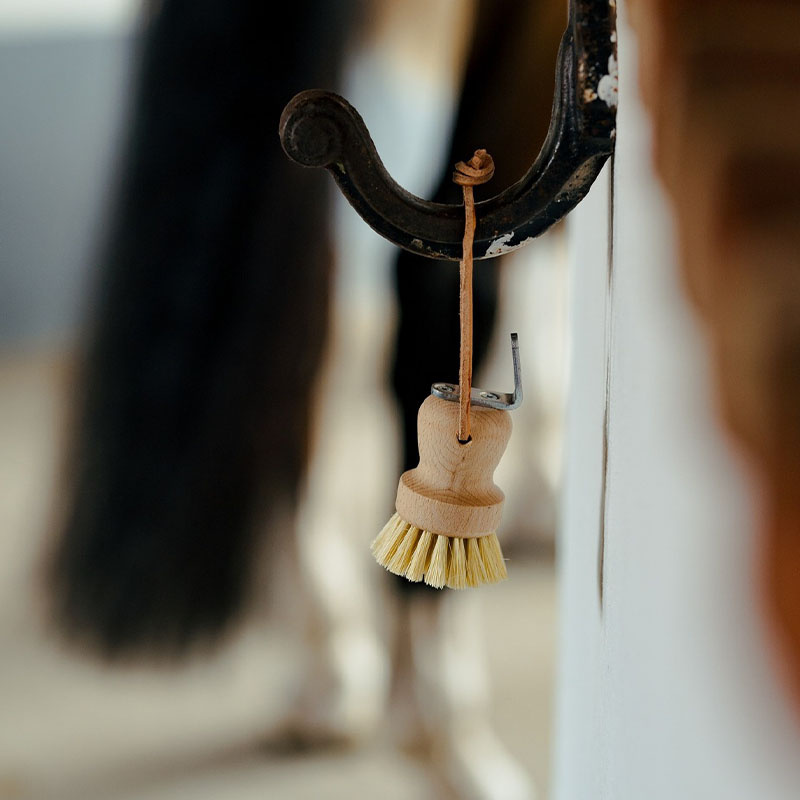 Hovbørste med skrape Rund Brun