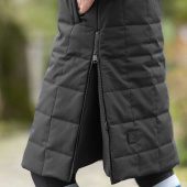 Ridekåpe Honey med Lyskilder og Powerbank Svart Ridekåpe Honey med Lyskilder og Powerbank Svart