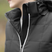 Ridekåpe Honey med Lyskilder og Powerbank Svart Ridekåpe Honey med Lyskilder og Powerbank Svart