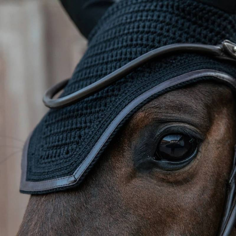 Ørehette Wellington Leather Svart