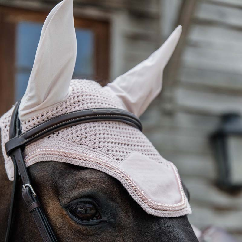 Ørehette Wellington Velvet Pearls Lyserosa