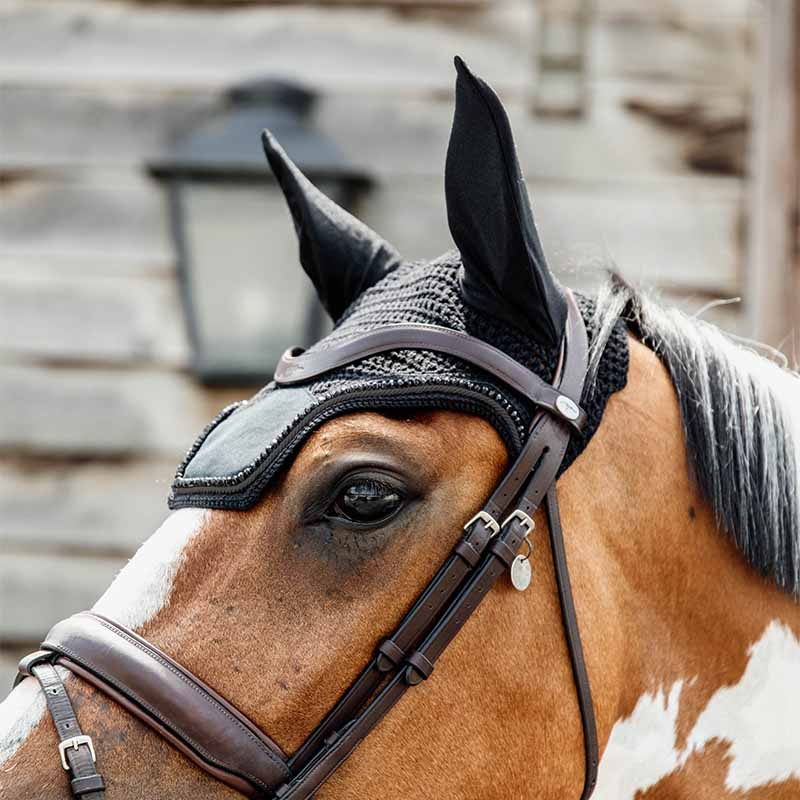 Ørehette Wellington Velvet Pearls Svart