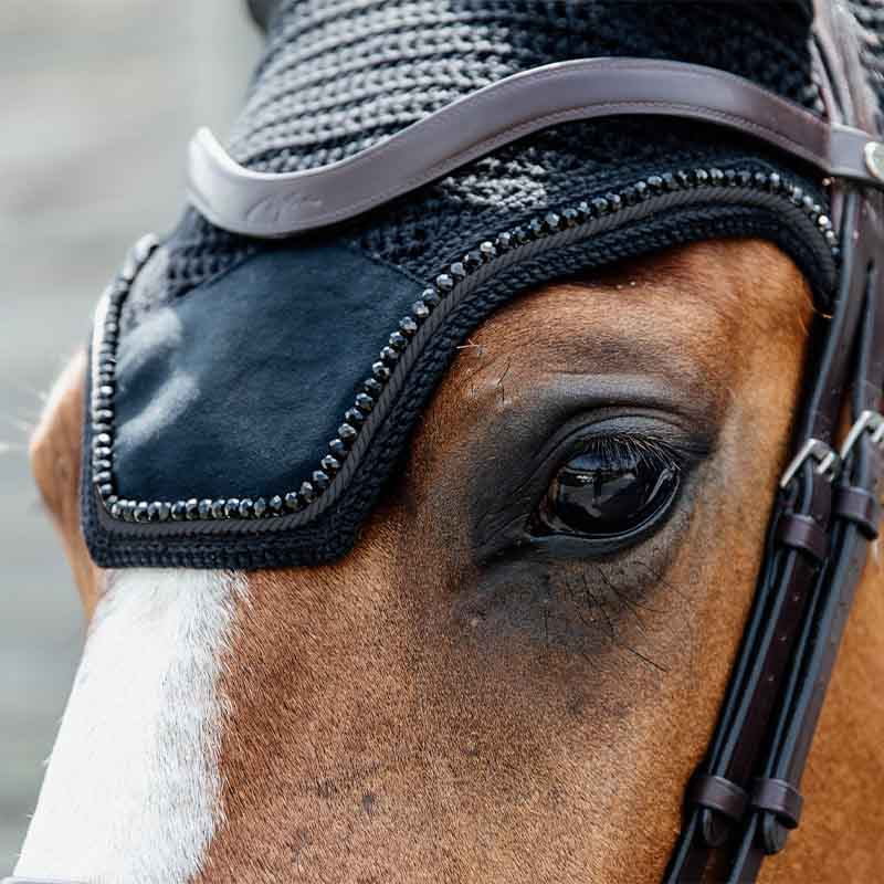 Ørehette Wellington Velvet Pearls Svart