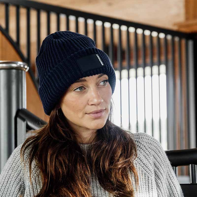 Lue Beanie Rubber Logo Marineblå