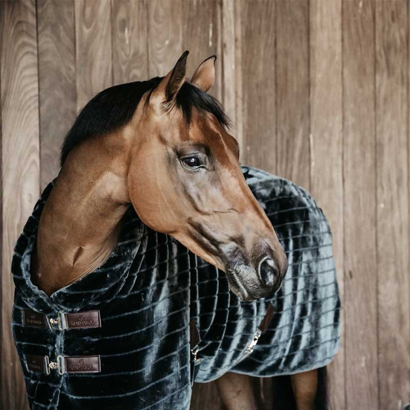 Stalldekken synt. saueskinn Mørkegrå