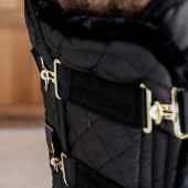 Bogforlenger Quilted with Vegan Sheepskin Svart Bogforlenger Quilted with Vegan Sheepskin Svart