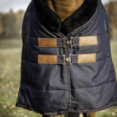 Stalldekken HS Faux Fur 200g Marineblå Stalldekken HS Faux Fur 200g Marineblå